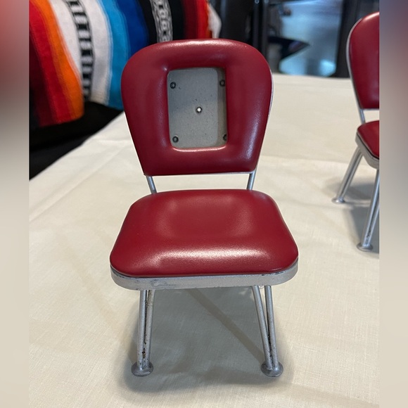 Retro Chair 🪑 Picture Frame - Picture 3 of 12